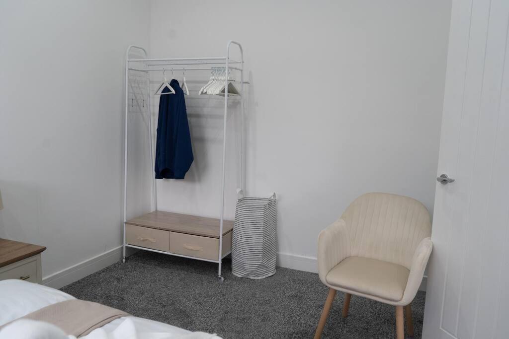 Stylish 1 Bed Apartment In Newly Refurbished Building W/ Parking & Wi-Fi バーミンガム エクステリア 写真