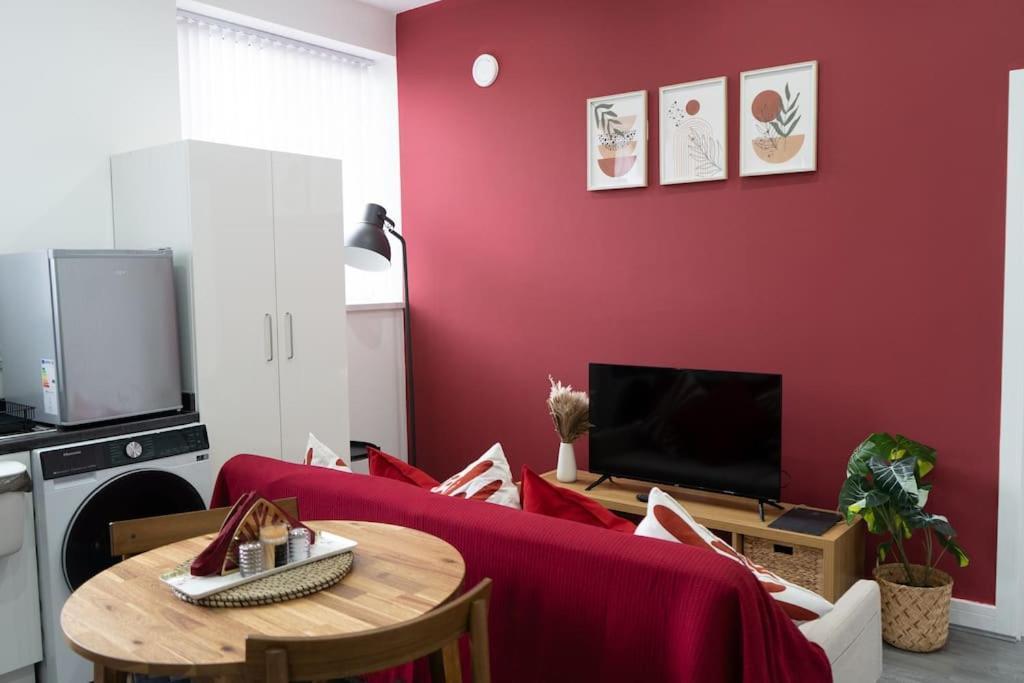 Stylish 1 Bed Apartment In Newly Refurbished Building W/ Parking & Wi-Fi バーミンガム エクステリア 写真